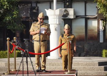 Bupati Garut Serahkan SK Pensiun PNS pada Peringatan Harganas ke-33