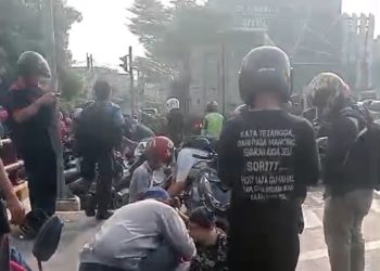 Diduga Rem Blong, Truk Wing Box Tabrak Sepeda Motor di Simpang Unisma Bekasi, Satu Orang Tewas, 2 Kritis, 7 Luka Luka