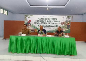 Perhutani KPH Jombang Gandeng Disnakertrans Berikan Pelatihan Keselamatan Kerja Ke Mitra Tenaga Produksi