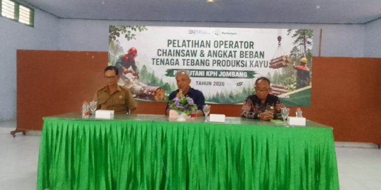 Perhutani KPH Jombang Gandeng Disnakertrans Berikan Pelatihan Keselamatan Kerja Ke Mitra Tenaga Produksi