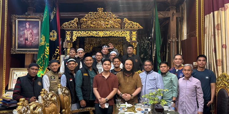 Peduli Kepada Sesama, Forum Cakar Sriwijaya Gelar Aksi Jum’at Berkah di Sekip Ujung Palembang
