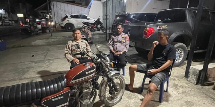 Ciptakan Malam yang Aman, Polsek Pitumpanua Perkuat Patroli di Kawasan Rawan Gangguan Kamtibmas