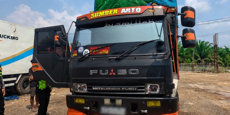 Respon Cepat Polsek Betung Tangani Penemuan Pengemudi Truk Meninggal Dunia di Pos Polisi Musi Indah