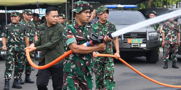 Danrem 044/Gapo Pimpin Apel Gelar Alat Penanggulangan Karhutla, Pastikan Kesiapsiagaan Hadapi Musim Kemarau