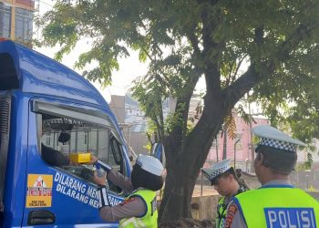 Satlantas Polres Banyuasin Gelar Bakti Sosial, Pererat Kepedulian kepada Pengemudi Truk