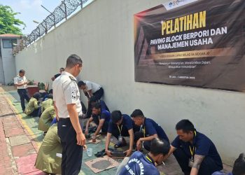 Dari Balik Jeruji Menuju Kemandirian, WBP Lapas Sidoarjo Dibekali Pelatihan Pembuatan Paving Blok dan Manajemen Usaha