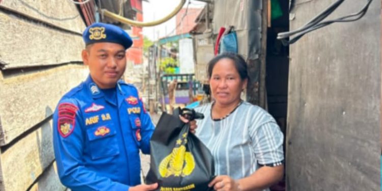 Jumat Berbagi Satpolairud Polres Banyuasin, Bantu Masyarakat Pesisir dan Nelayan di Perairan