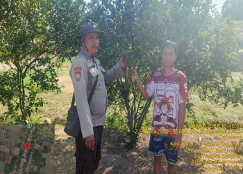 Bhabinkamtibmas Polsek Muara Padang Dorong Warga Desa Indrapura Kembangkan Tanaman Produktif melalui Program P2B