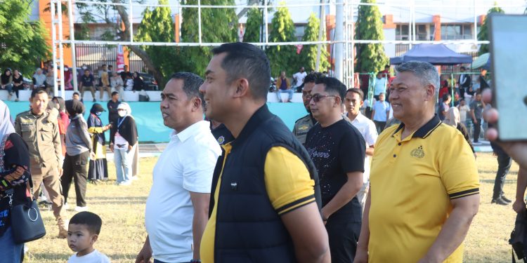 Sambut HUT ke-81 RI, Kapolres Wajo Bersama Forkopimda dan Warga Meriahkan Lomba Balap Karung
