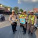 Polantas Banyuasin Hadir di Tengah Kemacetan, Bagikan Makanan dan Air Mineral kepada Pengguna Jalan