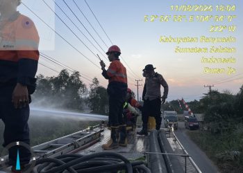 Polsek Banyuasin I Padamkan Karhutla Seluas Sekitar 1 Hektar di Desa Perajin