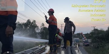 Polsek Banyuasin I Padamkan Karhutla Seluas Sekitar 1 Hektar di Desa Perajin