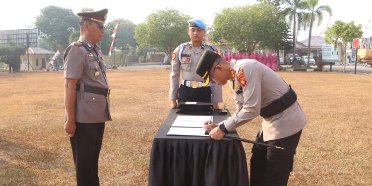 Polres Banyuasin Gelar Sertijab Sejumlah Pejabat, Kapolres Banyuasin Tekankan Profesionalitas dan Pengabdian