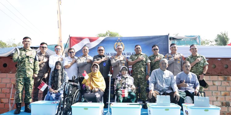 Presiden RI Resmikan Jembatan Merah Putih Presisi di Banyuasin, Kapolda Sumsel Salurkan 1.000 Paket Sembako
