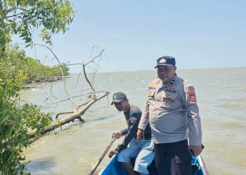 Polsek Sajoanging Pantau Kondisi Air Laut, Warga Pesisir Diimbau Tetap Tenang dan Waspada