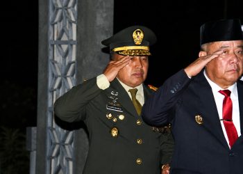 Khidmat Renungan Suci di TMP Ksatria Ksetra Siguntang, Danrem 044/Gapo dan Forkopimda Sumsel Hormati Jasa Pahlawan