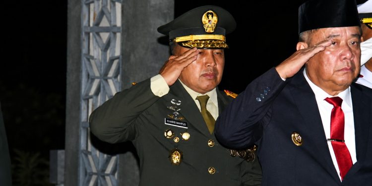 Khidmat Renungan Suci di TMP Ksatria Ksetra Siguntang, Danrem 044/Gapo dan Forkopimda Sumsel Hormati Jasa Pahlawan