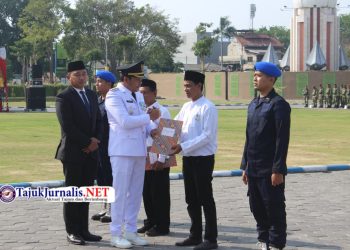 Bupati Sidoarjo Serahkan Remisi Secara Simbolis kepada Warga Binaan pada HUT ke-81 Kemerdekaan RI