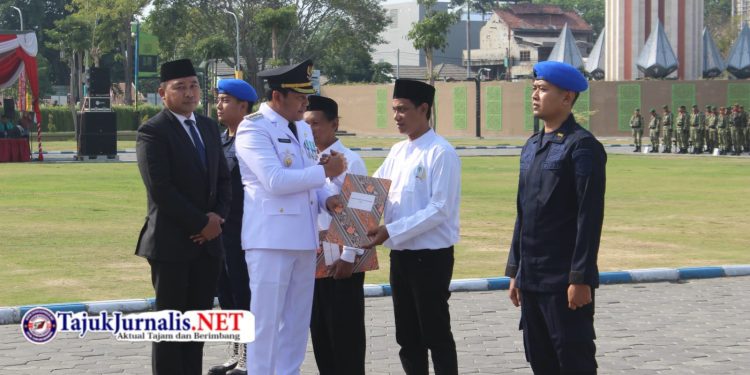 Bupati Sidoarjo Serahkan Remisi Secara Simbolis kepada Warga Binaan pada HUT ke-81 Kemerdekaan RI