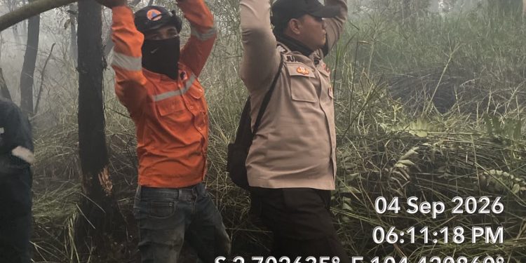 Hotspot Terdeteksi di Buana Murti, Polsek Pulau Rimau Bersama Tim Gabungan Padamkan Titik Api