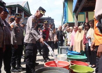 Polres Wajo Salurkan 13 Ribu Liter Air Bersih untuk Warga Watanglipue