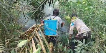 Polsek Air Kumbang Bersama MPA Padamkan Hotspot di Desa Rimba Jaya