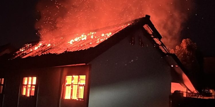 Ruang BK dan perpustakaan ,SMPN 2 Perak Jombang, Ludes Terbakar.