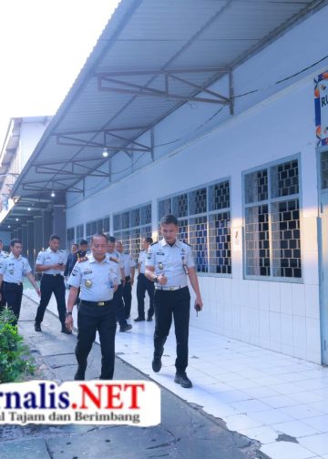Kakanwil Ditjenpas Jatim Laksanakan Bintorwasdal di Lapas Sidoarjo Pengawasan berkelanjutan dilakukan melalui peninjauan langsung blok hunian, fasilitas, layanan, pemenuhan hak warga binaan, hingga pelaksanaan tugas jajaran